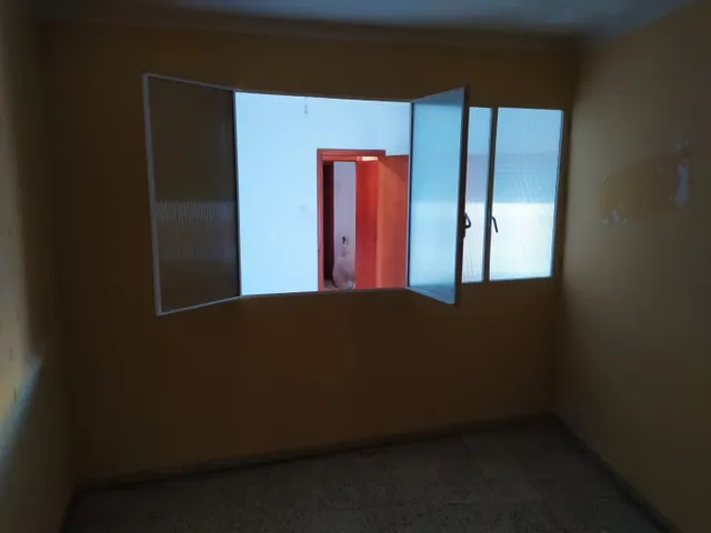 Piso con un bajo hecho vivienda y garaje. — 9