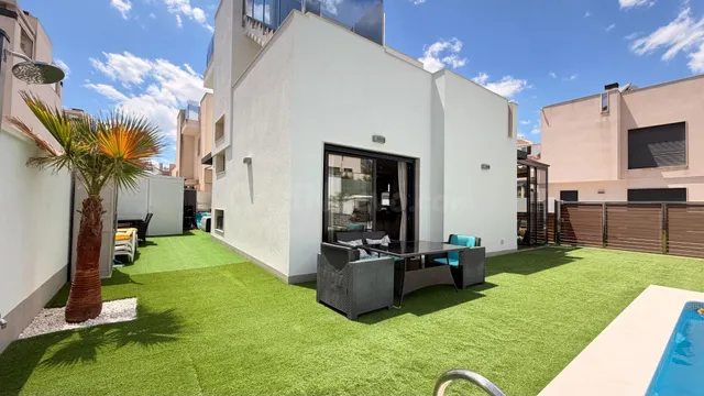 Villa independiente con piscina privada y licencia turística - foto 2
