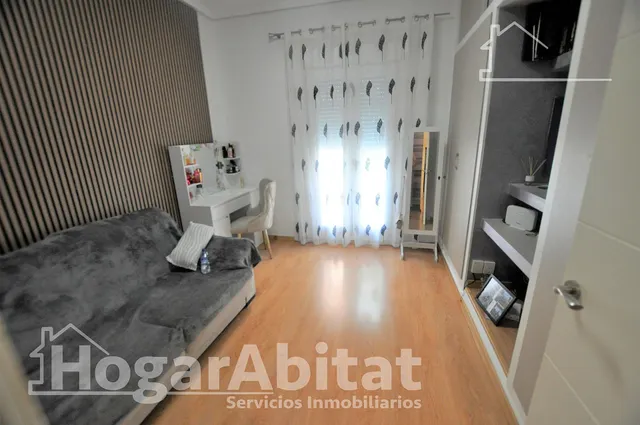 REFORMADO Y ACOGEDOR CON DOS BALCONES CERCA DE AV. DEL TÚRIA — 23