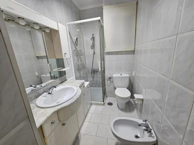 Amplio piso de cuatro habitaciones disponibles perfecto para - foto 3
