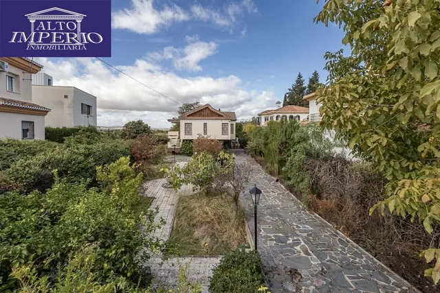 Gran casa con parcela y piscina en Cájar — 34