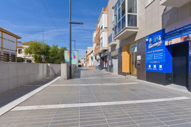 Piso en el centro de Armilla con patio privado de 66m — 32