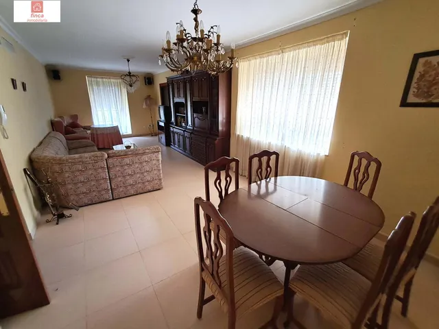 Se vende vivienda doble en Montijo, zona centro, plaza santa clara, a tres calles, con garaje y piscina — 32