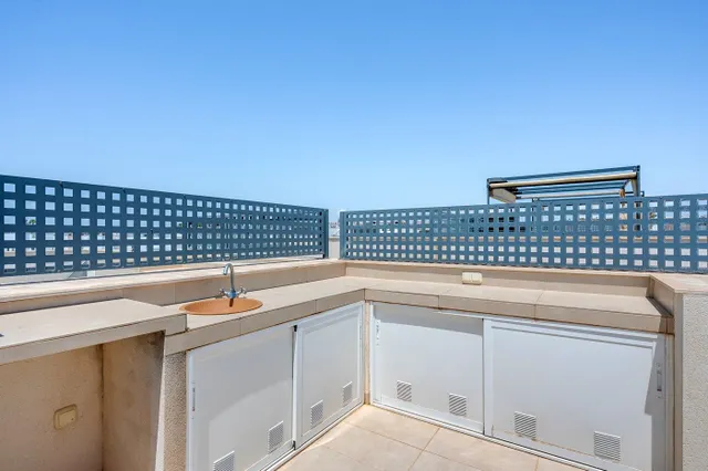 Villa moderna con piscina privada, 3 dormitorios y 3 baños. — 34