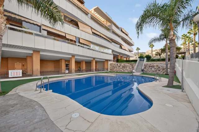 Calidez y Estilo: Tu Nuevo Hogar en Olas de Procusan, Torremolinos — 26