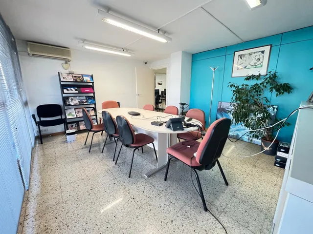 Espectacular local oficina con 170 m2 en Avenida Barcelona zona Esclat — 2