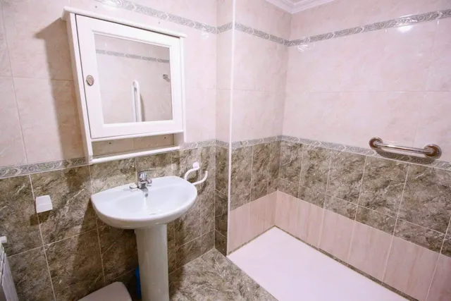 PISO DE UNA HABITACIÓN CON ASCENSOR EN CARABANCHEL — 8