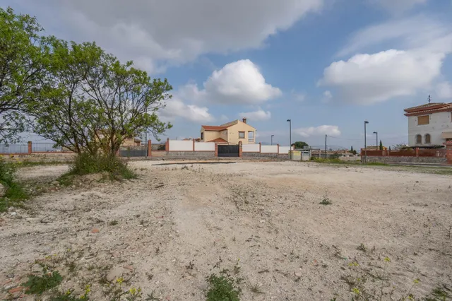 Parcela urbana de 985 m2 en Cúllar Vega (El Ventorrillo) — 33
