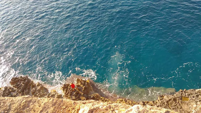 Solar en primera línea de mar con vistas espectaculares — 2