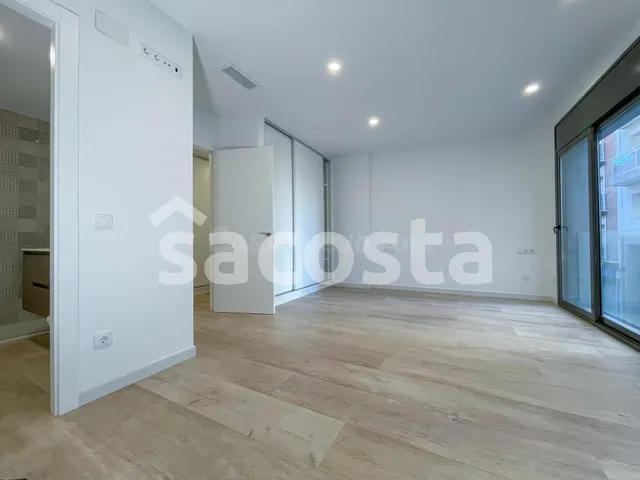 Exclusivo Edificio con Viviendas y Locales Comerciales a Met - foto 5