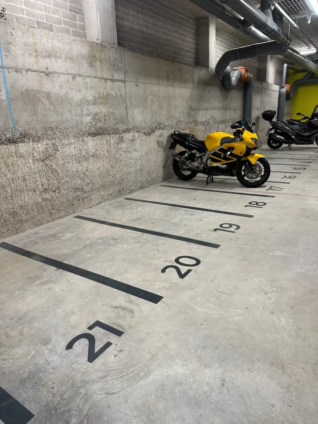 Plaza de parking para moto en La Sínia, Martorell - foto 2