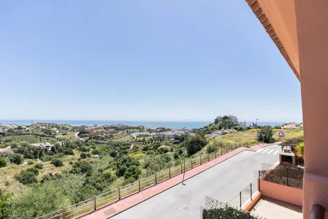 Chalet con Vistas al Mar  y la Montaña – Ubicación Privilegiada — 27