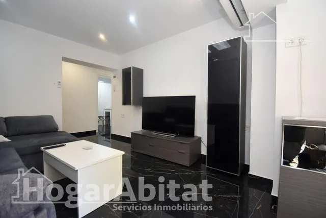 ¡Espectacular! Amplio, moderno y reformado, todo amueblado y cerca del centro — 40