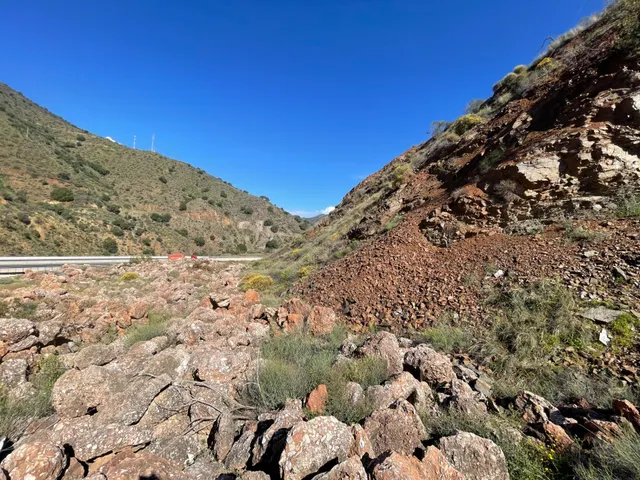 Se vende parcela rústica en los Montes de Málaga, junto a la carretera — 18