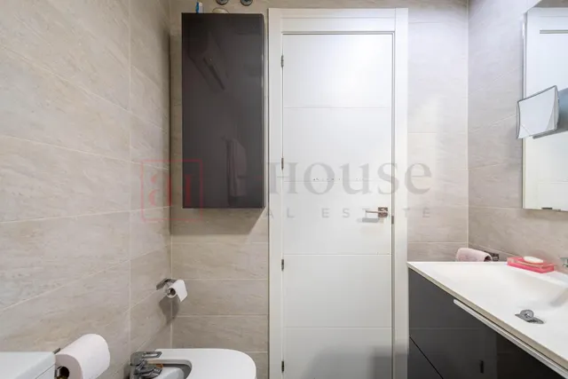 Piso listo para entrar a vivir con piscina comunitaria en la maternitat i sant ramón — 26