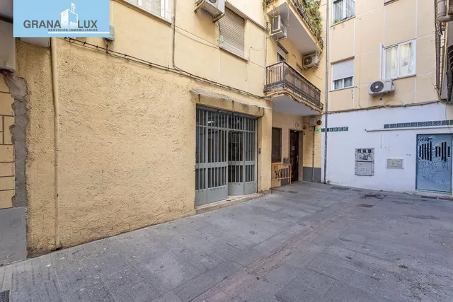 Estos dos grandes locales en pleno centro de Granada ofrecen una oportunidad única para tu negocio. — 14