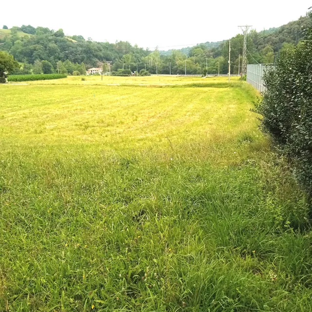 OPORTUNIDAD ÚNICA: PARCELA URBANA DE 1.347 m2 EN CADES (HERR - foto 2