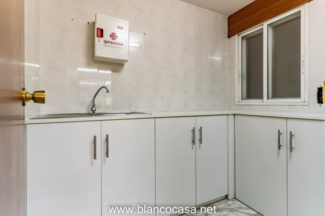 Entreplanta en venta ó alquiler C/Barcelona (Carballo) — 25