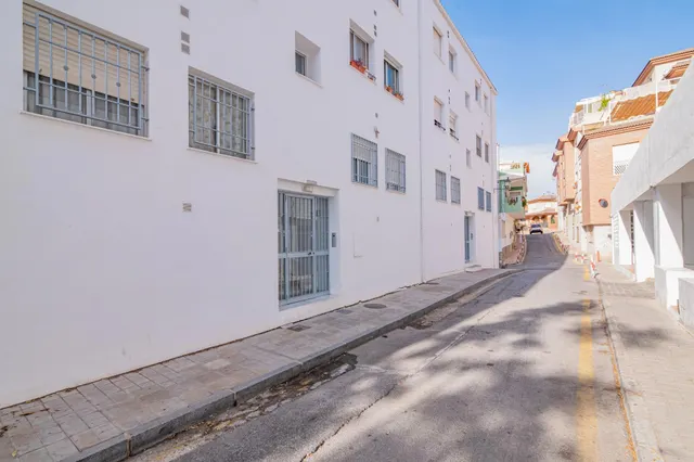 Luminoso piso de 2 dormitorios con garaje y terraza acristalada — 24