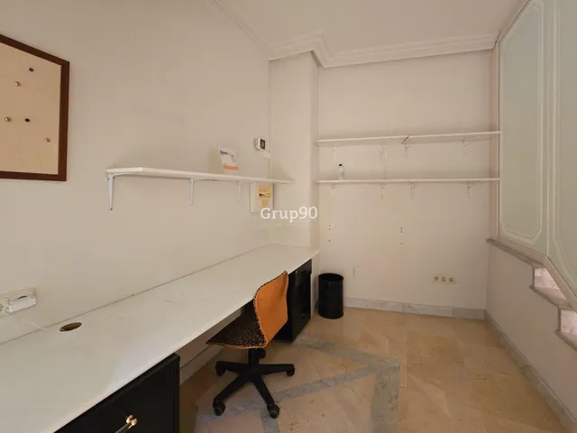 LOCAL COMERCIAL EN ZONA RICARDO VINYES — 18