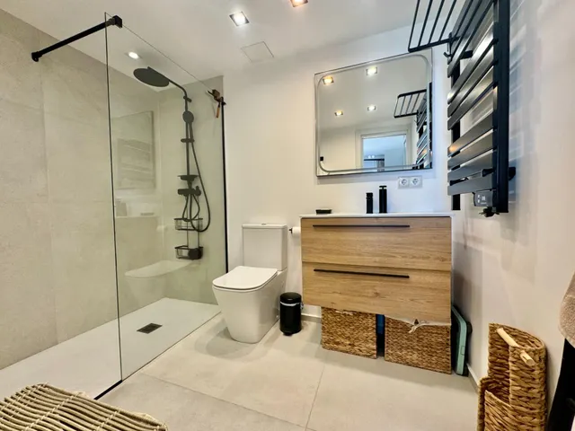 Venta de casa adosada con tres dormitorios en Benalmádena Costa, Málaga, Costa del Sol — 47