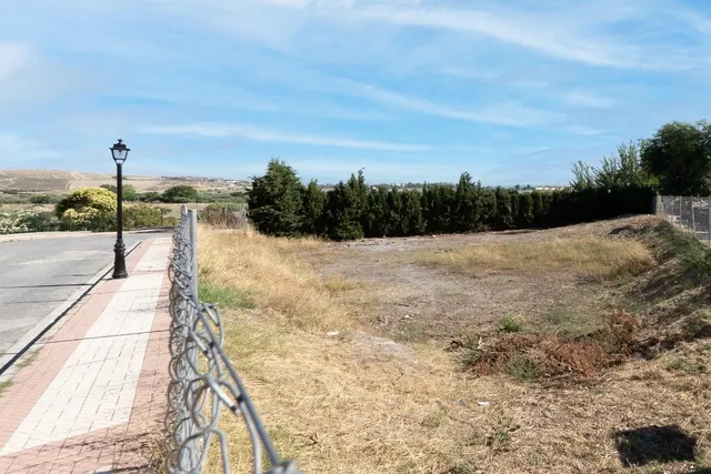 OPORTUNIDAD DE PARCELA DE USO INDUSTRIAL — 16
