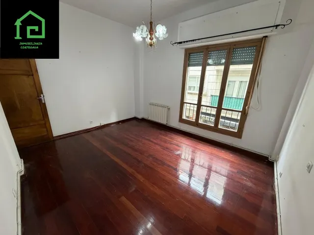 AMPLIO PISO EN PLENO CENTRO DE VILAGARCÍA DE AROUSA PARA REFORMAR — 16