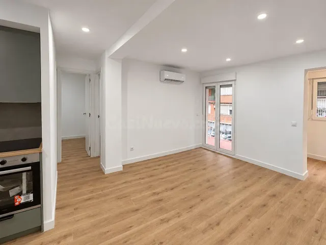 Excepcional piso reformado con terraza y orientación este - foto 5