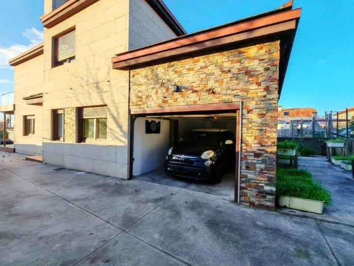 Casa independiente con piscina en Beade