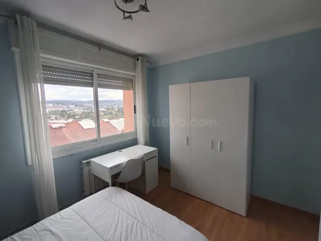 SE ALQUILA habitación EN PISO EN LA CARBALLEIRA - foto 2