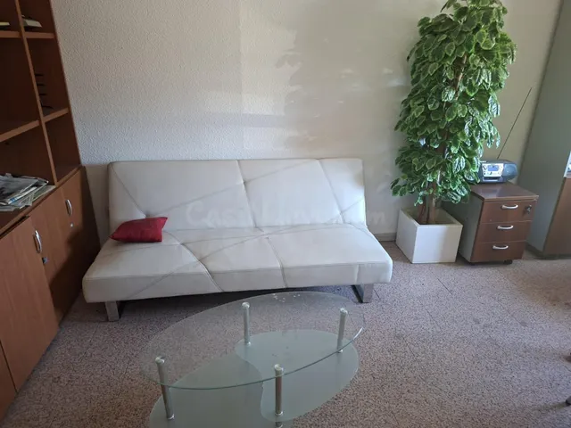 SE ALQUILA ENTREPLANTA EN ZONA ALTA - foto 2
