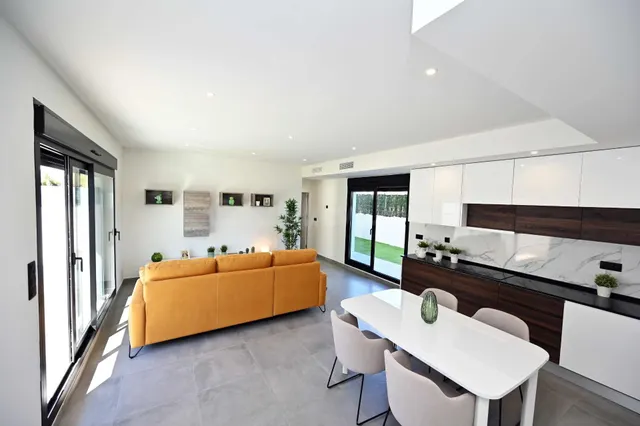 Nuevas villas de 2 dormitorios y 2 baños en la zona de Villa - foto 3