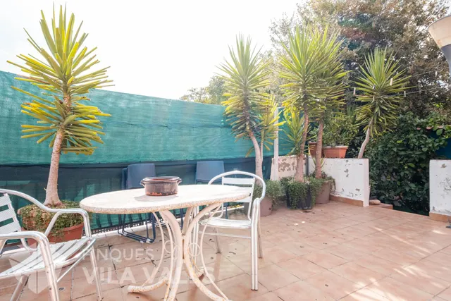 Piso con jardín, terraza y vistas a la montaña — 34