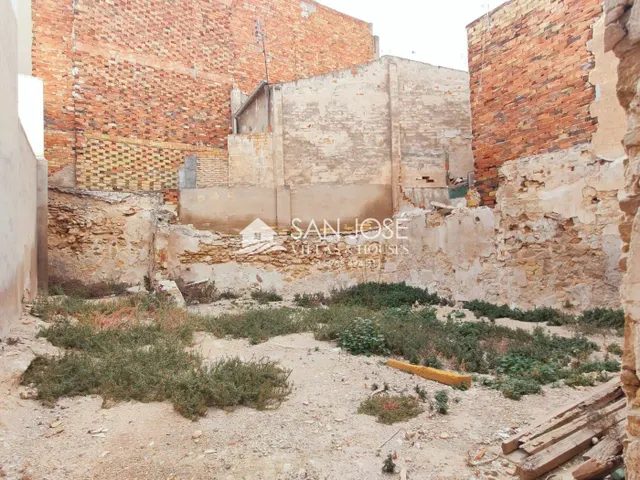 SE VENDEN DOS CASAS PARA DERRIBAR O REFORMAR TOTALMENTE EN A - foto 3
