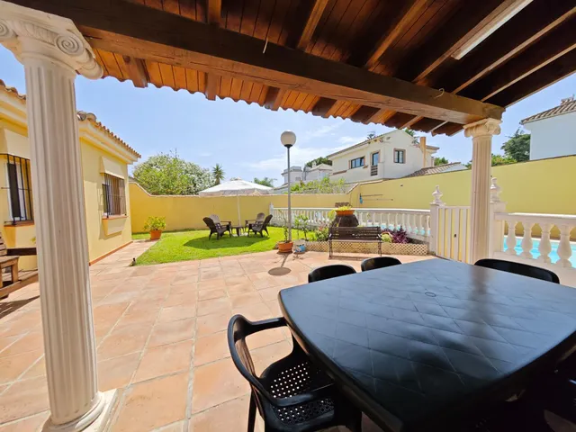 CHALET CON PISCINA EN SANCTI PETRI — 16
