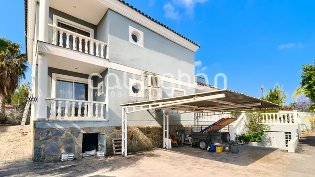 Impresionante chalet en Colinas de Venta Cabrera — 48