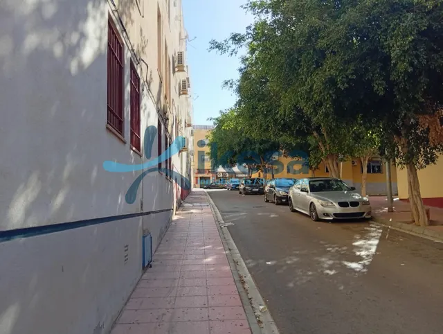 VENTA DE PISO EN ALMERÍA (ALMERÍA) - foto 2