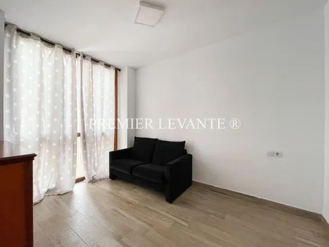 Vivienda en Centro, 4 hab y 2 baños, reformada, con ascensor. — 16