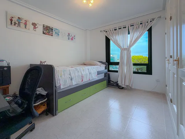 Orihuela Costa! Espectacular apartamento con amplios espacios + gran terraza con vistas despejadas y laterales al mar + Parking comunitario + Piscina comunitaria con zonas ajardinadas — 30