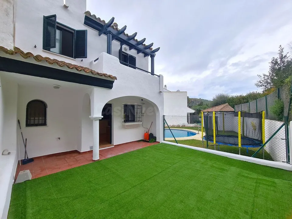 Casa 3 habitaciones 215m² en venta - Manilva