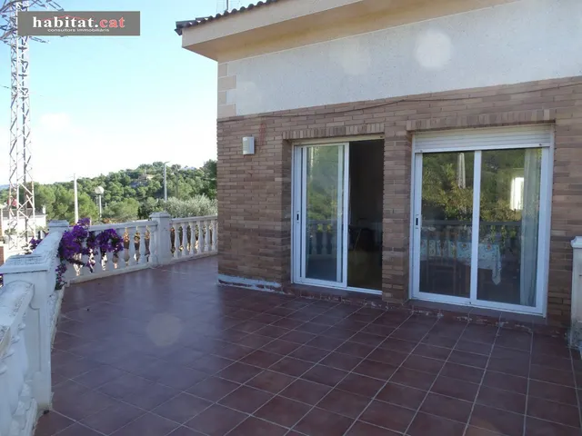 CASA UNIFAMILIAR ESQUINERA EN PARCELA 618M2 — 3