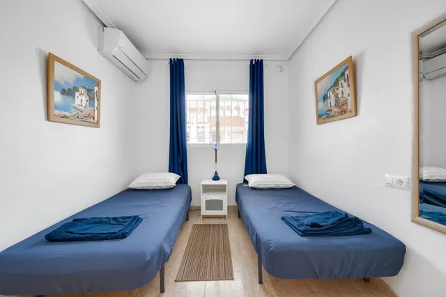 Apartamento dúplex con piscina comunitaria, Alicante, Orihuela Costa. 2 habitaciones, 89 m2, 1,6 kilómetros del mar — 21