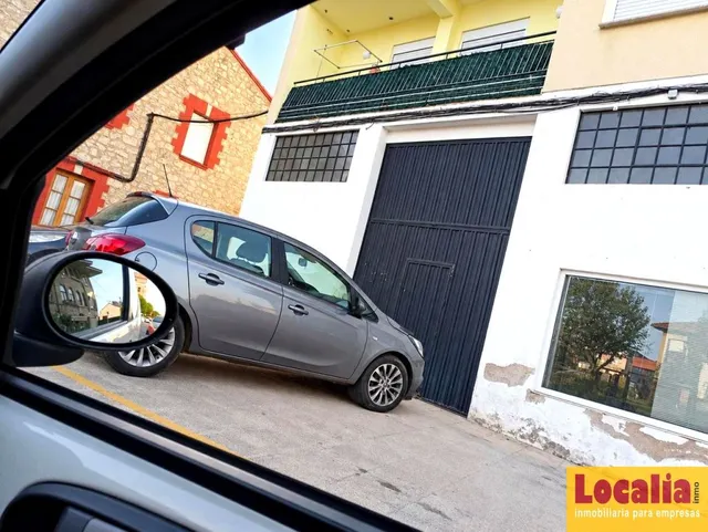 Nave altamente comercial en Torrelavega - foto 3