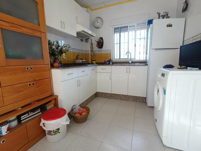 ¡Oportunidad en Llíria! Finca Rústica Autosuficiente con Gra - foto 2