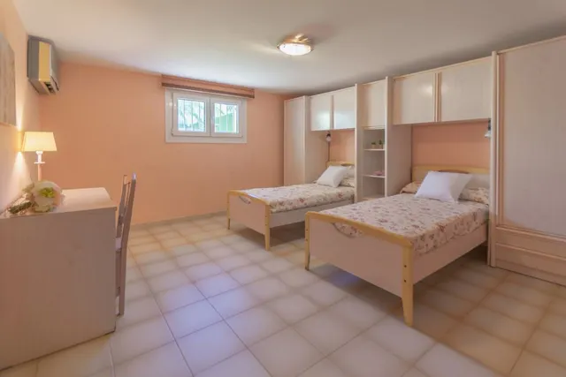 Magnifica villa de 347m2, situada a 1ª línea de mar — 17