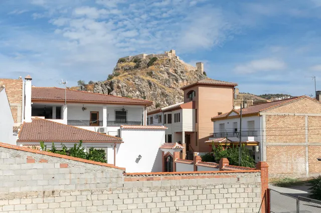 ¡OPORTUNIDAD EN ÍLLORA! Amplia casa adosada con parking y zonas verdes ✨ — 19