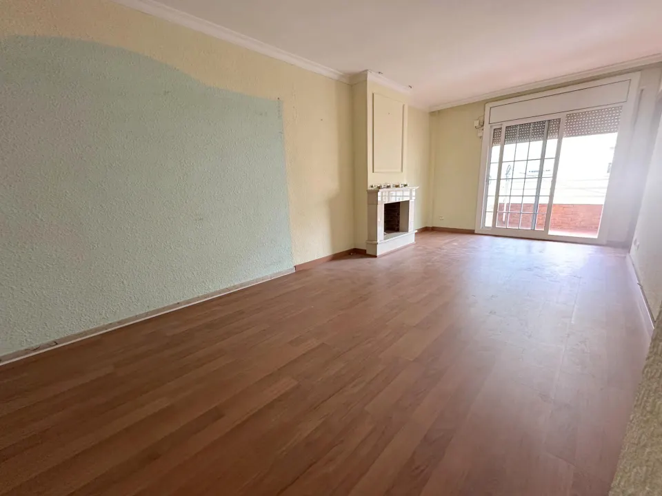 Amplio Piso en Venta 4h en Sant Boi de Llobregat - Zona Vinyets