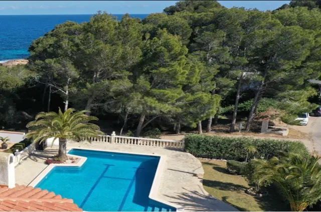 Único y exclusivo gran chalet de 174 M2, en primera línea de