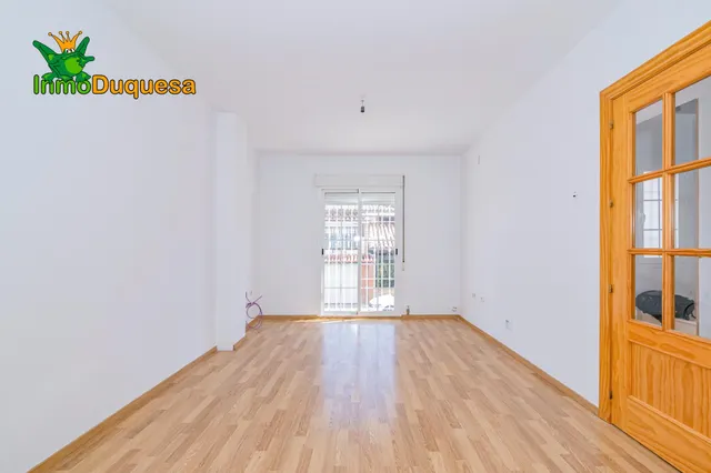 Casa adosada CASI A ESTRENAR en Belicena. Con 4 dormitorios. — 11