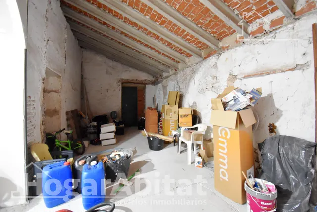 Casa luminosa y esquinera con balcón y dos terrazas, toda amueblada, en el centro — 18